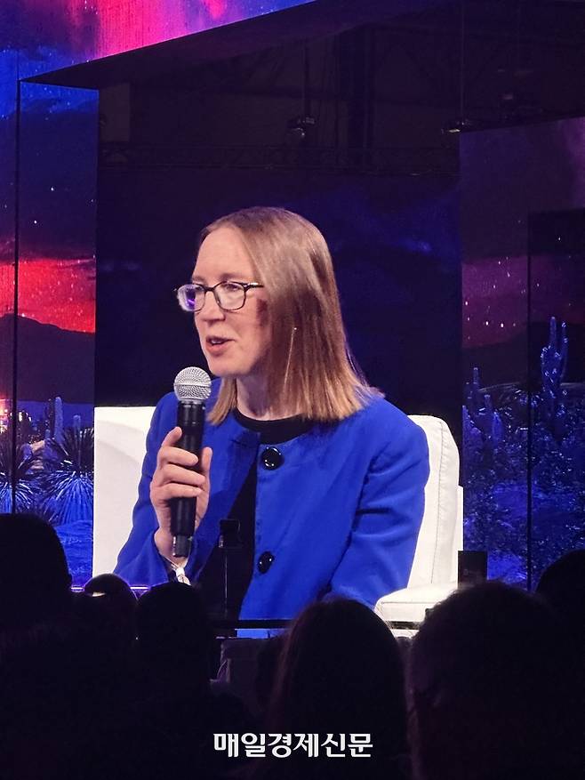 미국 라스베이거스에서 열린 ‘비트코인 2025’ 행사에서 발언하고 있는 헤스터 피어스 미국 SEC 가상자산 TF장. <이종화 기자>