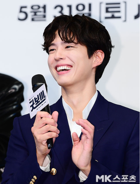 박보검 특유의 미소는 여전했지만, ‘소년에서 남자’로의 전환이 또렷하게 느껴졌다는 반응이 이어지고 있다. 사진=김영구 기자