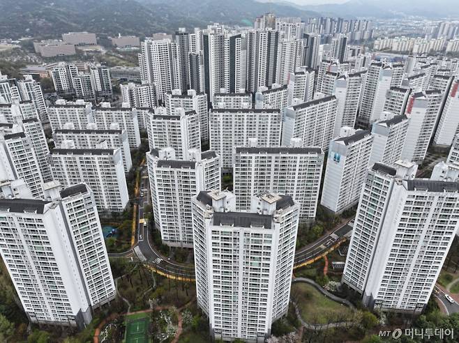 지난 4월 경기 과천 시내 아파트 단지들의 모습/ 사진=뉴스1 /사진=(과천=뉴스1) 김도우 기자