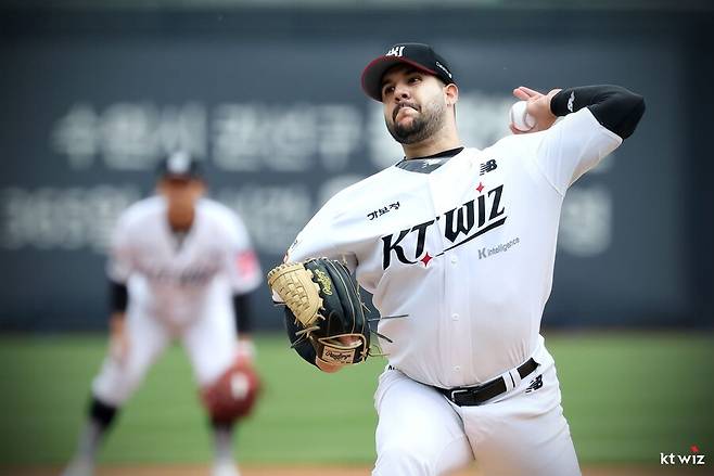 ▲ 30일 KIA전 호투로 올 시즌 평균자책점을 2점대로 낮춘 헤이수스 ⓒkt위즈
