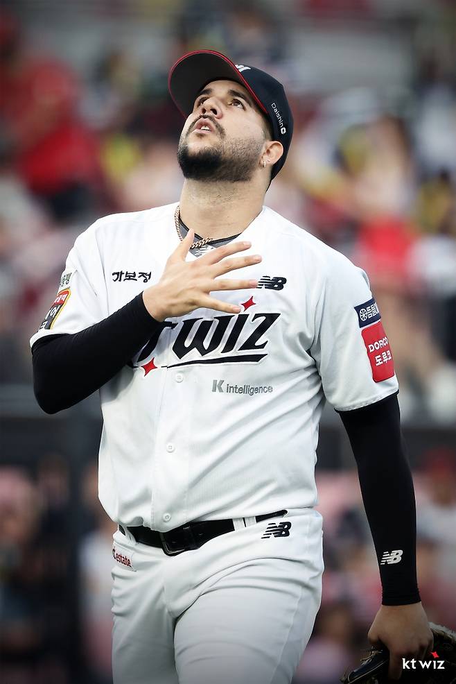 30일 오후 수원KT위즈파크에서 열린 '2025 신한 SOL Bank KBO리그' KIA 타이거즈와 KT 위즈의 경기, KT가 3:1로 승리했다. 선발투수 엔마누엘 데 헤이수스는 7이닝 4피안타 1사사구 9탈삼진 무실점으로 시즌 4승째를 올렸다. KT 위즈