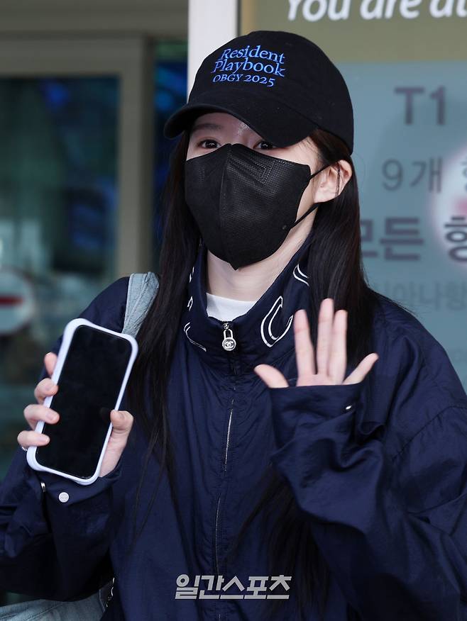 배우 고윤정이 30일 tvN 토일드라마 ‘언젠가는 슬기로울 전공의생활' 포상휴가 차 인천국제공항을 통해 인도네시아 발리로 출국하고 있다. 서병수 기자 qudtn@edaily.co.kr /2025.05.30/