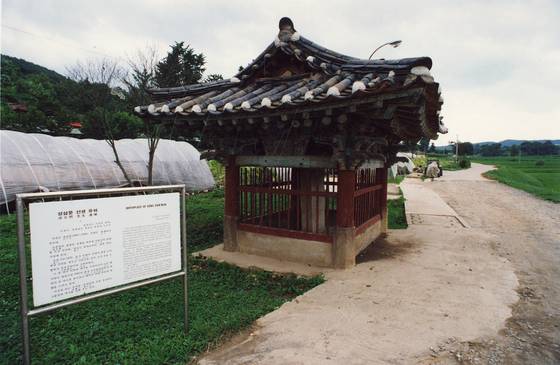 충남 홍성군 홍북면 노은리에 성삼문의 탄생지임을 알리는 유허비가 서있다. 중앙포토