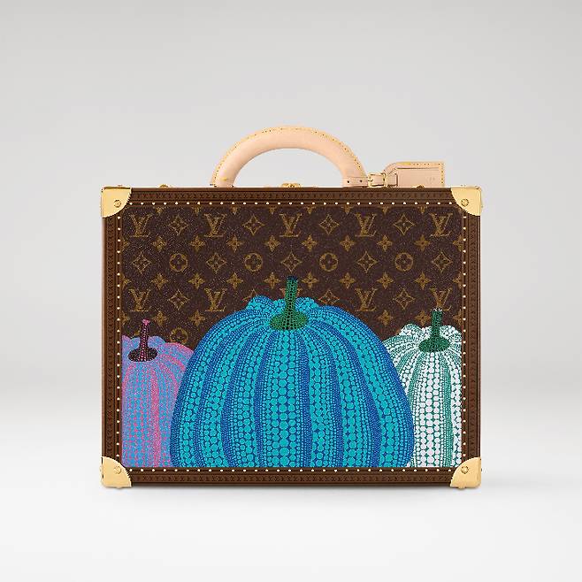 루이 비통과 쿠사마 야요이의 콜라보 제품_2 ⓒLouis Vuitton Malletier. 루이 비통 제공