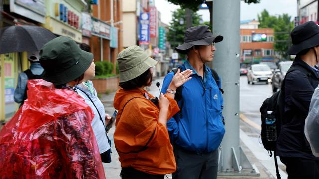 채지형 여행작가와 지역 명소를 탐방하는 ‘소규모 단체형’ 프로그램. 동해문화관광재단