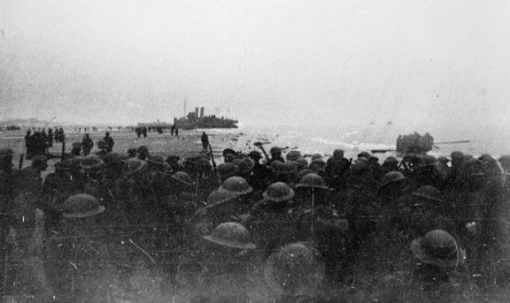 1940년 5월 26일 프랑스 덩케르크 해변에 집결한 연합군 병사들 모습. 위키피디아
