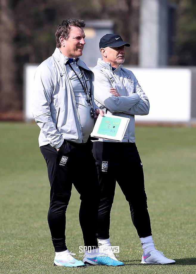 ▲ 안드레아스 헤어초크(왼쪽) 파울로 스트링가라 코치 ⓒ곽혜미 기자