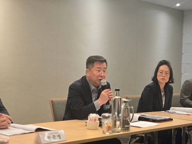 강경성 코트라 사장(왼쪽)이 지난 5월 30일(현지시간) 남아프리카공화국 케이프타운에서 열린 아프리카지역 무역투자확대전략회의에서 발언 하고 있다. 코트라 제공