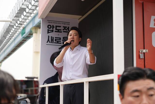 이준석 개혁신당 대통령 후보가 지난달 31일 인천 중구 월미도에서 지지를 호소하고 있다. 개혁신당 제공