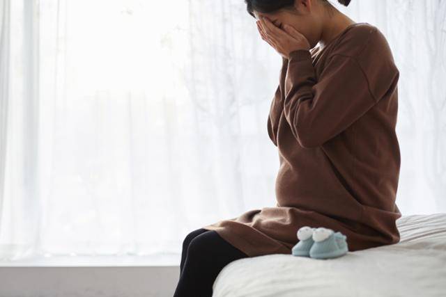 임신 출산으로 인해 여성이 겪는 어려움을 표현한 사진. 게티이미지뱅크