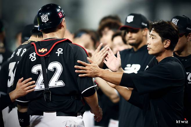 KT 박경수(오른쪽). KT 제공