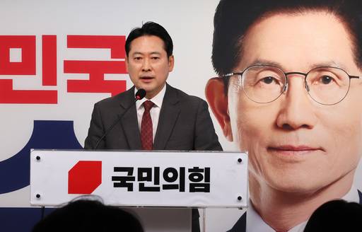 국민의힘 장동혁 선대위 상황실장이 1일 서울 여의도 중앙당사에서 긴급 현안 기자회견을 열고 민주당의 '댓글 공작' 의혹 등 제기와 관련해 반박하고 있다. 연합뉴스