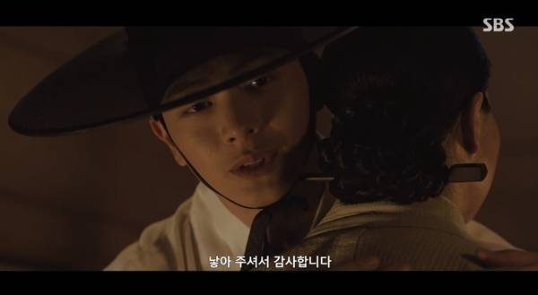 31일 방송된 ‘귀궁’ 14회에서는 윤갑(육성재 분)의 육신에 다시 윤갑의 영혼이 돌아오며, 여리(김지연 분)와의 재회가 그려졌다. 오랜만에 모습을 드러낸 윤갑은 여리를 향해 “미안하다”며 진심 어린 사죄를 전했다.사진=‘귀궁’ 캡처