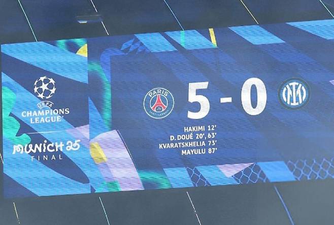 유럽축구연맹(UEFA) 챔피언스리그 결승전 역사상 역대 최다골 차로 승부가 갈린 파리 생제르맹(PSG)과 인터밀란의 2024~2025 UEFA 챔피언스리그 결승전. 사진은 독일 뮌헨의 알리안츠 아레나 전광판. /사진=PSG SNS 캡처