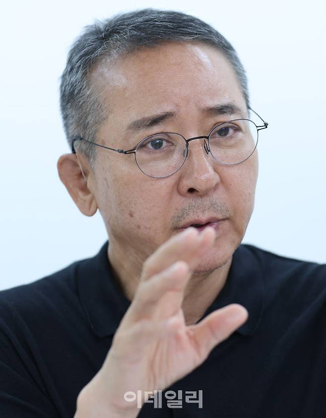 권영수 전 LG에너지솔루션 부회장이 28일 서울 강남구 사무실에서 이데일리와 인터뷰를 하고 있다. (사진=노진환 기자)