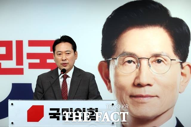 장동혁 국민의힘 중앙선거대책위원회 종합상황실장이 1일 오전 서울 여의도 중앙당사에서 열린 긴급 현안 기자회견에서 발언을 하고 있다. /뉴시스