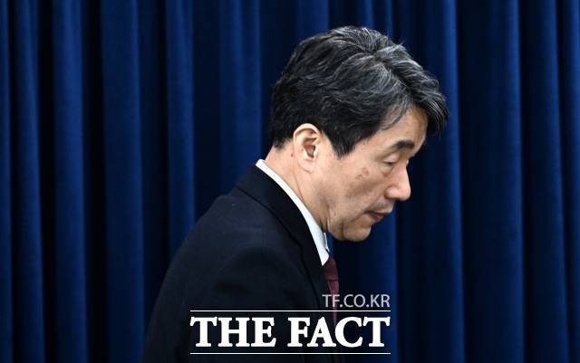 교육부는 2일 정례브리핑에서 이주호 대통령 권한대행 부총리 겸 교육부 장관과 손효숙 리박스쿨 대표와의 연관성에 대해 "권한대행이 124명의 정책자문위원을 모두 알고 있는 건 아니다"라고 선을 그었다. 사진은 이 권한대행./임영무 기자