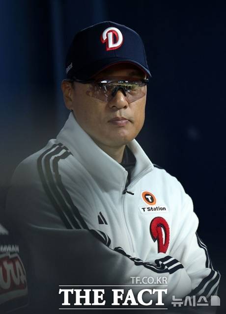 이승엽 두산 베어스 감독이 2025시즌 초반부터 성적 부진으로 심한 압박을 받은 가운데 2일 자진 사퇴했다./뉴시스