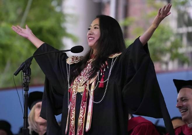 졸업생 연설을 한 루안나 장. /SCMP