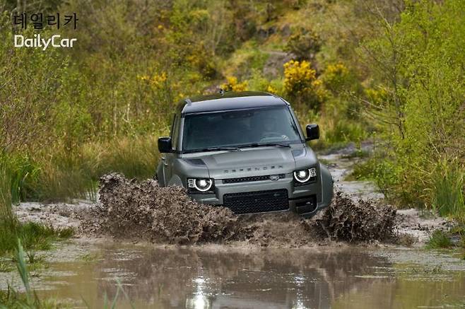 랜드로버, 올 뉴 디펜더 OCTA 에디션 원 (오프로드 주행)