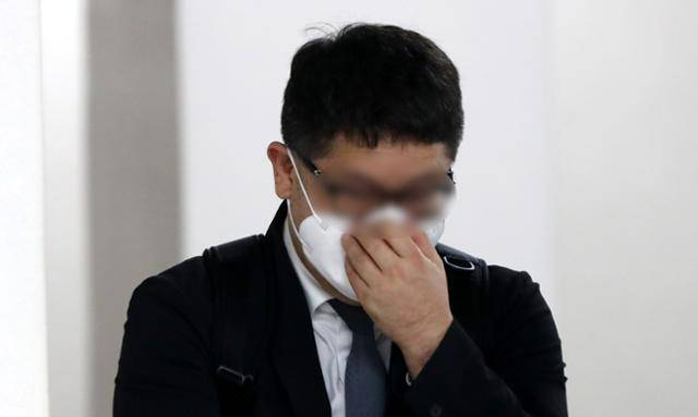 정영학 회계사가 2022년 5월 3일 서울 서초구 서울중앙지법에 출석하고 있다. 뉴시스