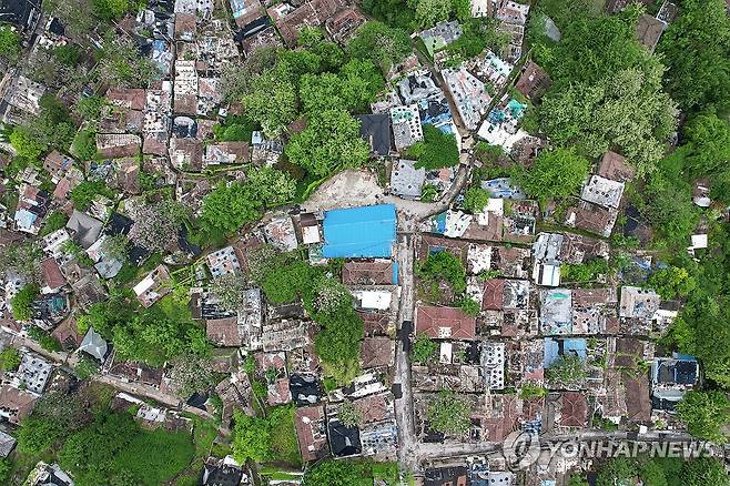 재개발 위해 철거 중인 백사마을 (서울=연합뉴스) 서대연 기자 = 15일 서울 노원구 중계본동 백사마을 일대에서 철거공사가 진행되고 있다.
백사마을은 1960년대 후반 용산, 청계천, 안암동 일대 서울 도심 개발에 따른 철거민들이 이주해 형성된 곳으로 재개발을 위해 지난 8일부터 위해 철거 작업이 진행 중이다. 2025.5.15 dwise@yna.co.kr