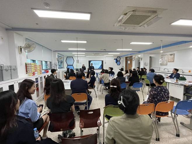 지능형 과학실 모델학교 공개 모습. 한밭초 제공