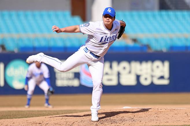 삼성 오승환이 대구삼성라이온즈파크에서 열린 2025 KBO리그 시범경기 LG전에 등판해 역투하고 있다. 사진 | 삼성 라이온즈