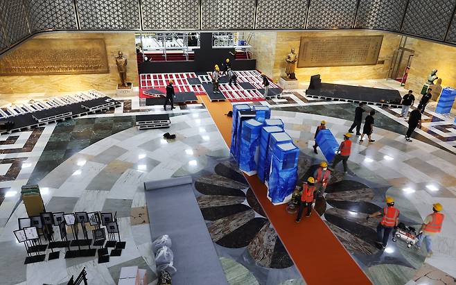 제21대 대통령선거 투표일인 3일 서울 여의도 국회 로텐더홀에선 대통령 취임식 준비로 분주하다. /연합뉴스