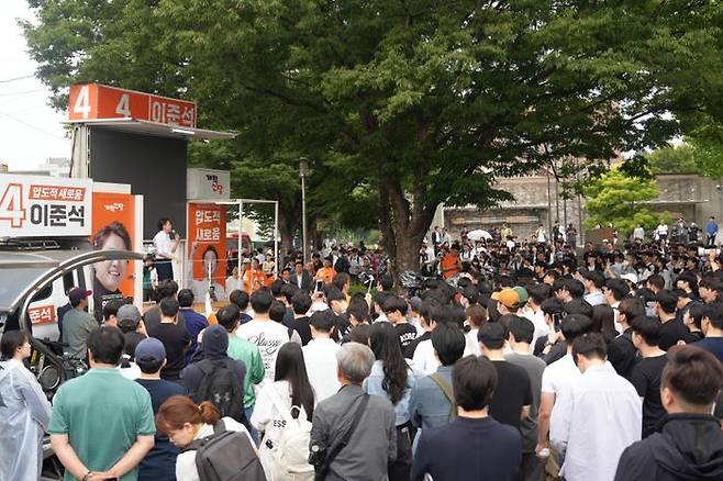이준석 개혁신당 대선 후보가 2일 경북 경산시 영남대 앞에서 유세를 하고 있다. ⓒ이준석 캠프