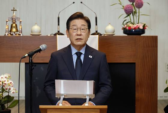 이재명 더불어민주당 대선후보가 2일 경기도 성남시 수정구 성남주민교회에서 기자회견을 하고 있다. 김성룡 기자