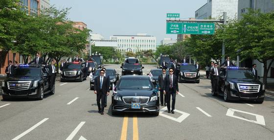 대통령경호처가 제21대 대통령 취임식을 일주일 앞둔 지난달 27일 서울 강서구 경호안전교육원에서 대통령의 절대 안전 확보를 위한 경호 훈련 현장을 언론에 공개했다. 대통령실사진기자단