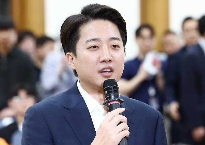 이준석 개혁신당 대통령 후보가 3일 서울 여의도 국회 의원회관에 마련된 제21대 대통령선거 개표상황실에서 입장을 밝히고 있다. / 사진=뉴스1