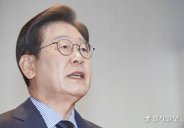 더불어민주당 이재명 대선 후보가 제21대 대통령선거를 하루 앞둔 2일 오후 성남시 수정구 주민교회에서 지지를 호소하며 마지막 대국민 기자회견을 하고 있다. 홍기웅기자