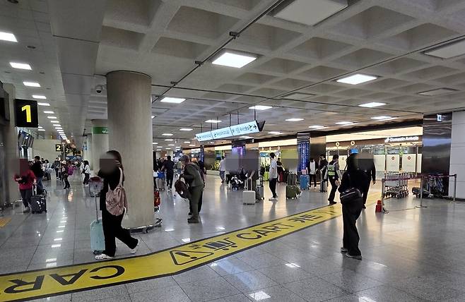 대통령 선거일인 3일 제주공항 국내선 도착 대합실.