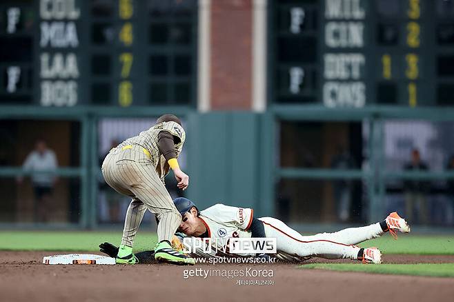 ▲ 이정후의 감각적인 기술을 볼 수 있었던 6회 슬라이딩 장면