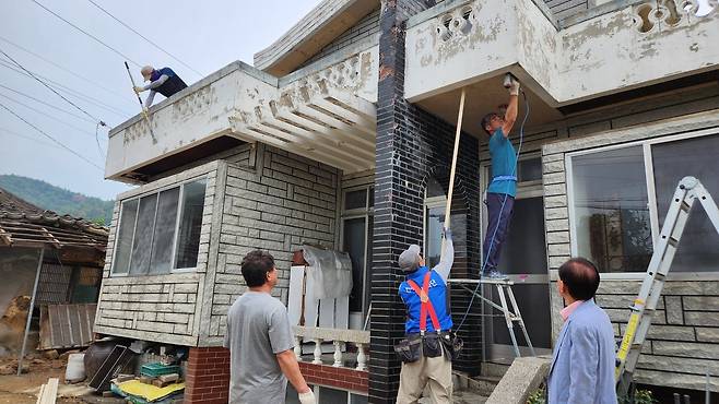 국가유공자 후손들을 위한 주거환경 개선 봉사활동. /한마음봉사단 제공