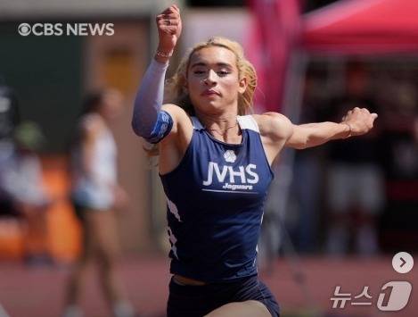 미국 캘리포니아주 트랜스젠더 육상 선수인 AB 에르난데스의 경기 모습(CBS뉴스 인스타그램 갈무리).
