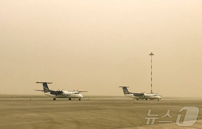 러시아 야쿠츠크 공항에 착륙한 항공기들. (자료사진) 2021.8.12 ⓒ 로이터=뉴스1 ⓒ News1 강민경 기자