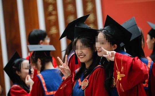 중국의 한 대학교 졸업식.<EPA 연합뉴스>