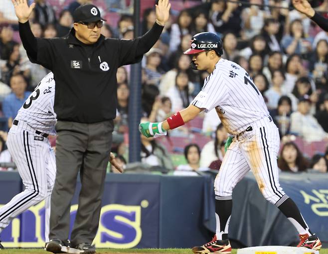 14일 오후 잠실야구장에서 열린 2025 프로야구 키움과 LG 경기. LG 박해민이 3회 2루 도루에 이어, 오스틴 타석 때 3루 도루에 성공하고있다. 잠실=정시종 기자 capa@edaily.co.kr /2025.05.14.