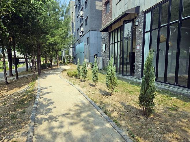 의정부시 민락동 민락천변 유휴녹지에 마련된 오솔길. 의정부시 제공