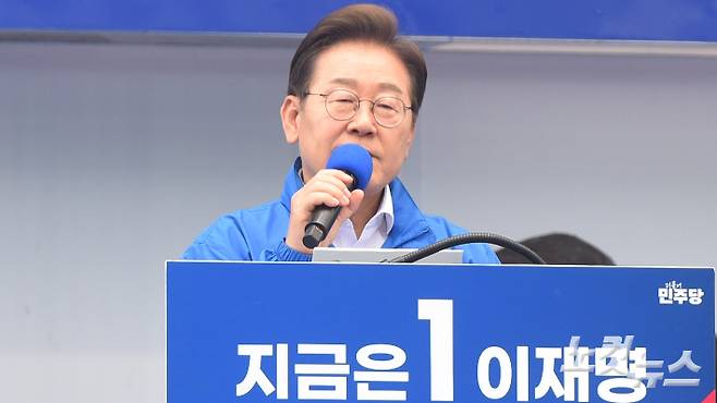 더불어민주당 이재명 대선 후보가 지난 17일 오후 2시 광주 서구 김대중컨벤션센터에서 광주 집중 유세를 펼치고 있다. 김형로 기자