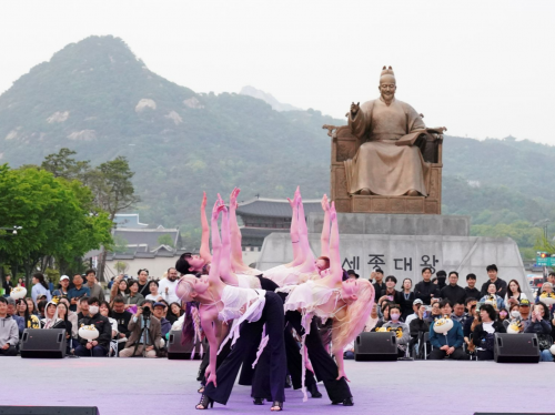 지난달 서울 종로구 광화문광장에서 열린 어디나 스테이지 개막행사. 종로구 제공