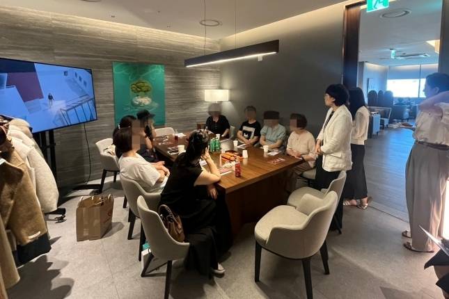 멜본의 VIP 초대전./사진=이랜드리테일 제공