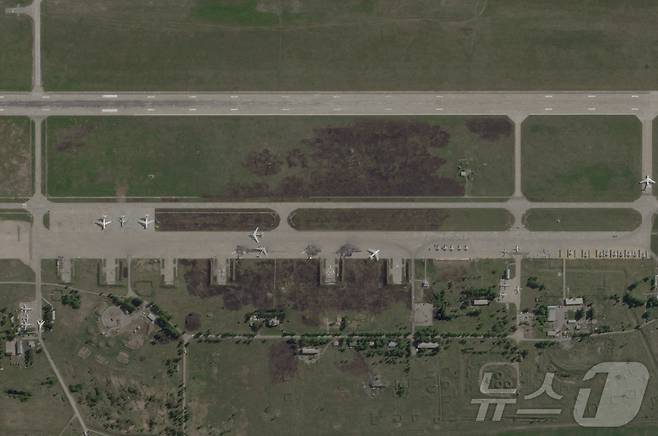 우크라이나가 6월 1일 러시아 공군기지의 전략폭격기를 겨냥한 드론 공격인 '거미줄 작전'을 감행한 후인 6월 4일 찍힌 위성사진. 러시아 이르쿠츠크 지역 스텝노이 근처 벨라야 공군 기지에 파괴된 군용 항공기들이 보인다. 2025.6.4 ⓒ 로이터=뉴스1 ⓒ News1 강민경 기자