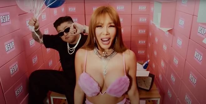 프로듀서 겸 래퍼 코알라와 가수 제시. 사진 | ‘RSVP’ 뮤직비디오 캡처