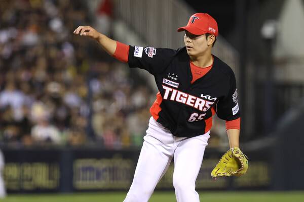 250604 잠실 두산전 원정경기 6회말 7개의 투구로 3자 범퇴를 잡아낸 KIA 중간계투 성영탁. 사진┃ KIA 타이거즈