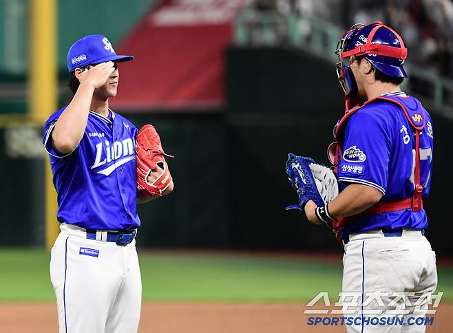 5일 인천 SSG랜더스필드에서 열린 KBO리그 SSG와 삼성의 경기. 삼성이 SSG에 승리했다. 경기 종료 후 승리 세리머니를 펼치고 있는 이호성, 강민호. 인천=송정헌 기자songs@sportschosun.com/2025.06.05/