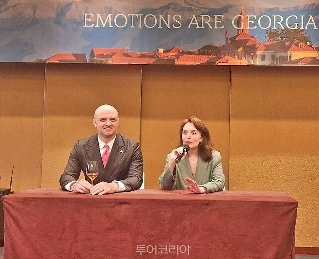 타라쉬 파파스쿠아 주한 조지아대사와 마이아 오미아제 조지아관광청장